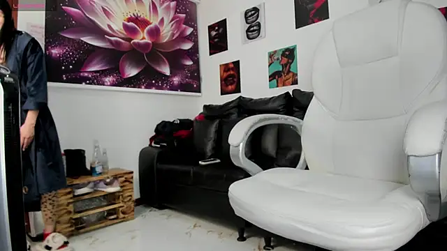 lycoris 19 online show from 10-21-25, 09:04