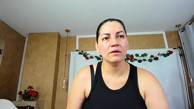 Snapshot of Heidy_milf chatting on 05-14-26, 08:15 Heidy milf online show from 05-14-26, 08:15