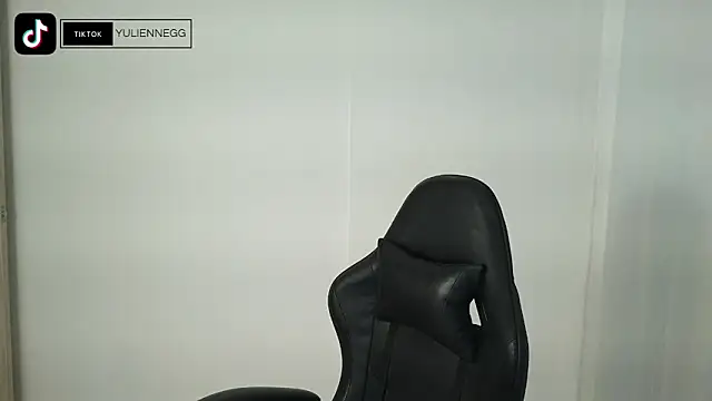 Snapshot of Yulienneg chatting on 09-11-25, 04:01 Yulienneg online show from 09-11-25, 04:01