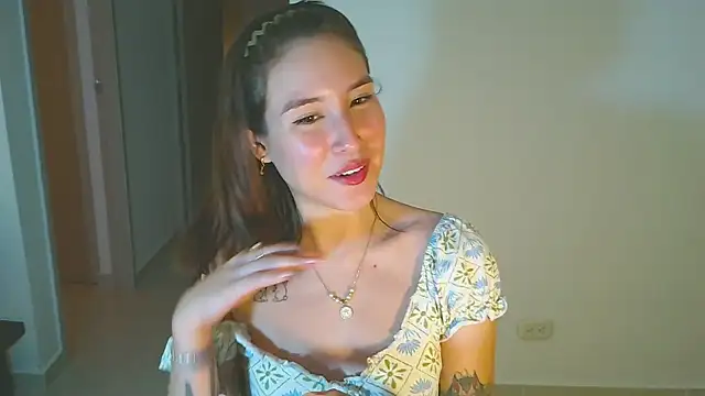 Snapshot of Yulienneg chatting on 04-02-26, 01:25 Yulienneg online show from 04-02-26, 01:25