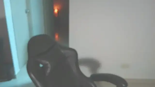 Snapshot of Yulienneg chatting on 04-16-26, 02:34 Yulienneg online show from 04-16-26, 02:34