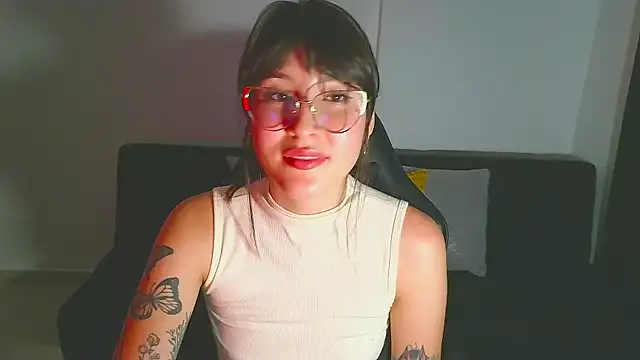 Snapshot of Yulienneg chatting on 04-29-26, 01:10 Yulienneg online show from 04-29-26, 01:10