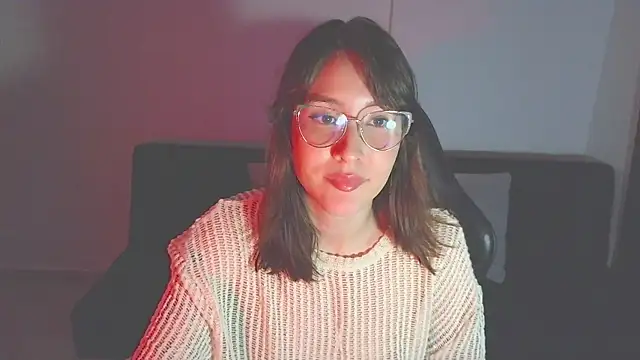 Snapshot of Yulienneg chatting on 04-30-26, 12:50 Yulienneg online show from 04-30-26, 12:50
