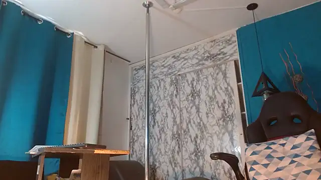 Snapshot of hanna_mooreee chatting on 11-24-25, 06:29 hanna mooreee online show from 11-24-25, 06:29