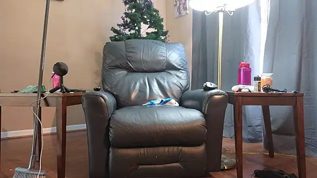 Snapshot of Single_White_Male chatting on 11-10-25, 04:28 Single White Male online show from 11-10-25, 04:28