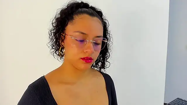 Snapshot of Angellit_Afrodita_ chatting on 10-27-25, 11:36 Angellit Afrodita online show from 10-27-25, 11:36