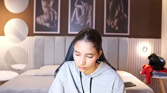 pinkloly online show from 10-10-25, 07:46