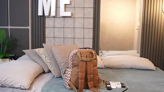 pinkloly online show from 10-28-25, 06:54