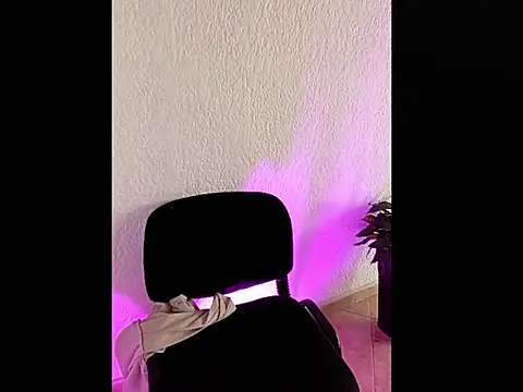 Snapshot of _MoonBlue_ chatting on 09-17-25, 03:57 MoonBlue online show from 09-17-25, 03:57