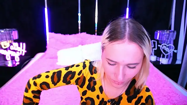 LilElfie online show from 10-08-25, 07:06