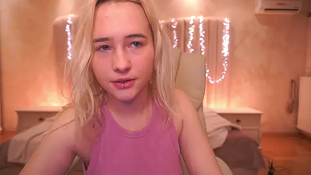 LilElfie online show from 03-24-26, 03:11
