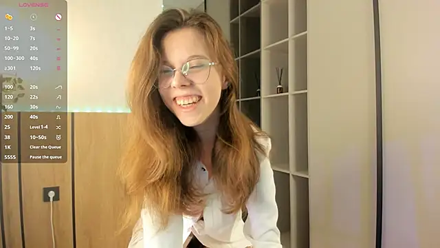 Snapshot of Xonalenei chatting on 11-17-25, 08:03 Xonalenei online show from 11-17-25, 08:03