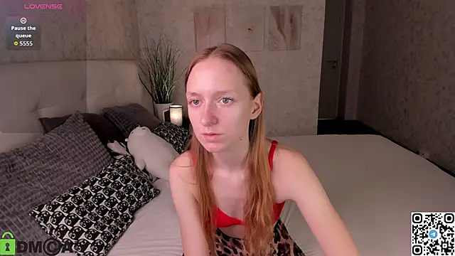 Mia E1fie online show from 10-30-25, 07:10