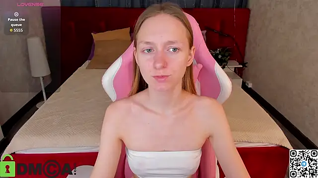 Mia E1fie online show from 11-22-25, 01:59