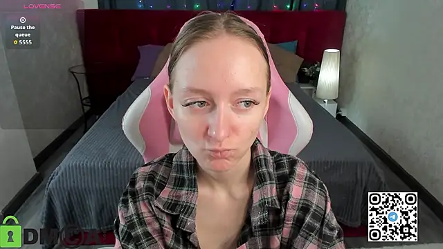 Snapshot of Mia_E1fie chatting on 02-03-26, 11:32 Mia E1fie online show from 02-03-26, 11:32