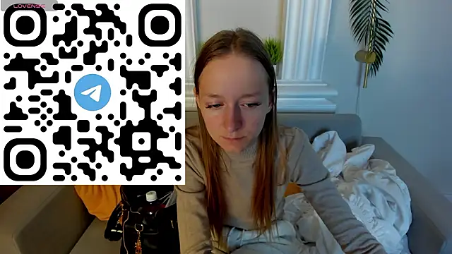 Snapshot of Mia_E1fie chatting on 02-10-26, 01:21 Mia E1fie online show from 02-10-26, 01:21