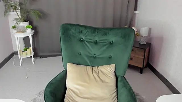 Snapshot of cute_luucy chatting on 01-19-26, 04:05 cute luucy online show from 01-19-26, 04:05