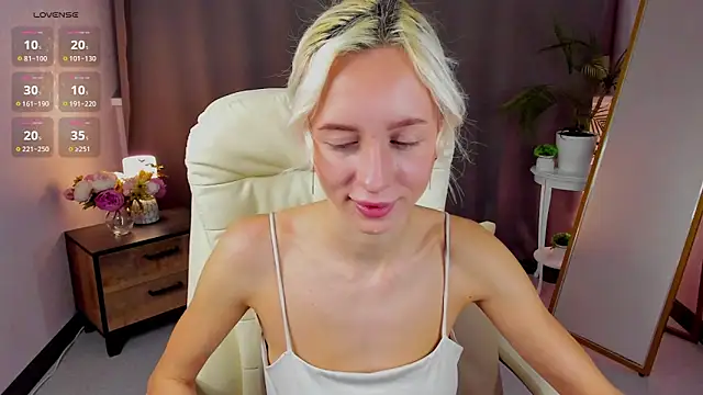 Snapshot of cute_luucy chatting on 02-03-26, 03:37 cute luucy online show from 02-03-26, 03:37