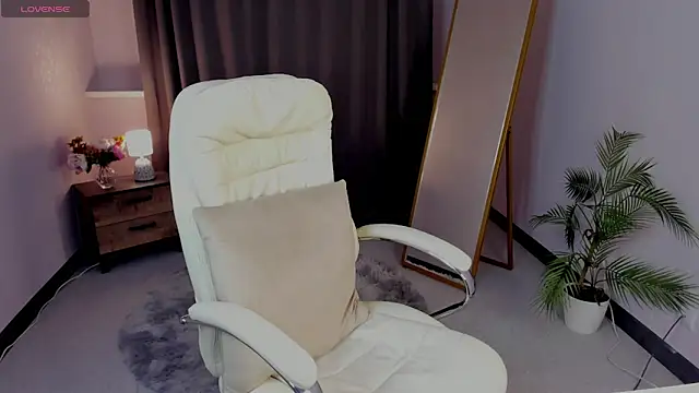 Snapshot of cute_luucy chatting on 02-26-26, 04:11 cute luucy online show from 02-26-26, 04:11