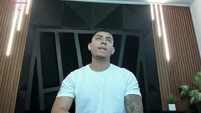 Snapshot of marco_garciia_ chatting on 09-24-25, 11:19 marco garciia  online show from 09-24-25, 11:19