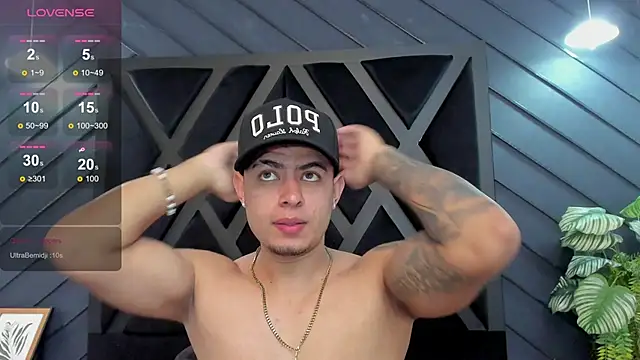 Snapshot of marco_garciia_ chatting on 11-26-25, 11:17 marco garciia online show from 11-26-25, 11:17