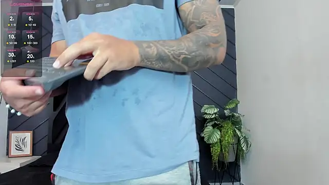 Snapshot of marco_garciia_ chatting on 11-27-25, 11:07 marco garciia online show from 11-27-25, 11:07