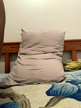 Snapshot of sweetcake87 chatting on 10-28-25, 05:00 sweetcake87 online show from 10-28-25, 05:00