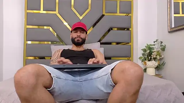 Snapshot of yorbymaxx chatting on 10-23-25, 12:15 yorbymaxx online show from 10-23-25, 12:15