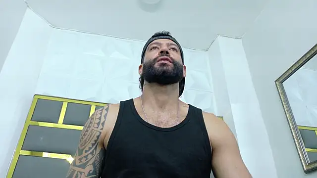 Snapshot of yorbymaxx chatting on 10-31-25, 04:41 yorbymaxx online show from 10-31-25, 04:41