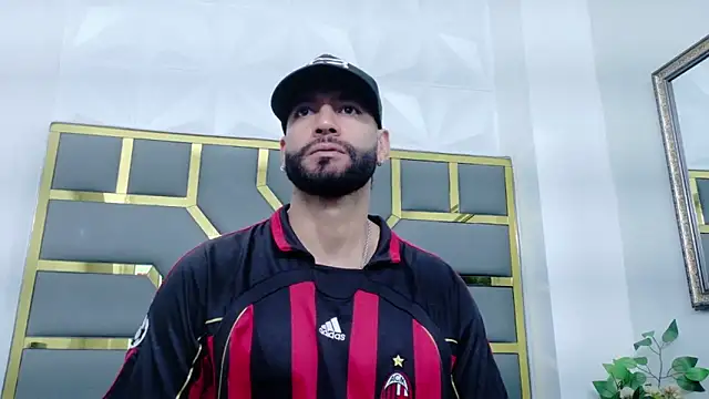 Snapshot of yorbymaxx chatting on 12-17-25, 02:12 yorbymaxx online show from 12-17-25, 02:12