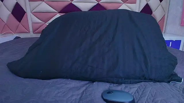 Snapshot of valecastro_ chatting on 09-14-25, 07:13 valecastro  online show from 09-14-25, 07:13