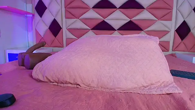 Snapshot of valecastro_ chatting on 09-26-25, 07:18 valecastro  online show from 09-26-25, 07:18