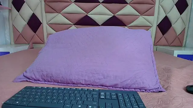 Snapshot of valecastro_ chatting on 10-06-25, 07:22 valecastro  online show from 10-06-25, 07:22