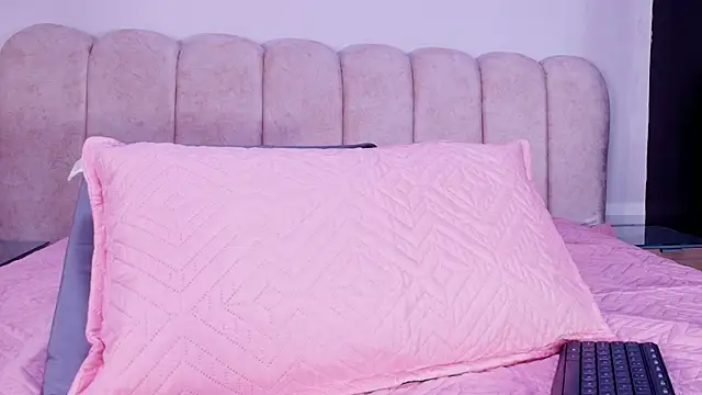 valecastro  online show from 12-01-25, 07:19