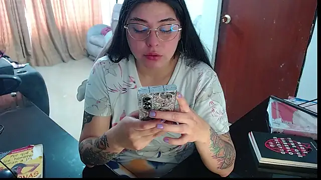 Snapshot of Hanna-11 chatting on 10-15-25, 07:03 Hanna-11 online show from 10-15-25, 07:03