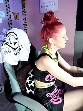 Purple2StayThnxx online show from 11-17-25, 02:28