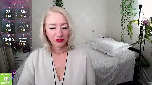 hunters woman online show from 09-30-25, 03:50