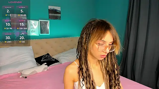 Snapshot of Ameli_Shell chatting on 10-14-25, 01:06 Ameli Shell online show from 10-14-25, 01:06