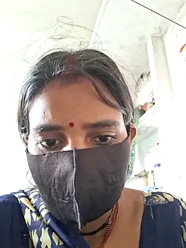 Snapshot of RAYI_Queen_3 chatting on 11-06-25, 02:56 RAYI Queen 3 online show from 11-06-25, 02:56