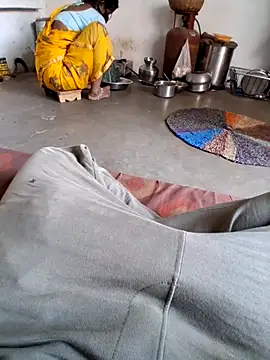 Snapshot of RAYI_Queen_3 chatting on 11-07-25, 03:17 RAYI Queen 3 online show from 11-07-25, 03:17