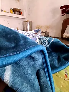 Snapshot of RAYI_Queen_3 chatting on 11-12-25, 04:51 RAYI Queen 3 online show from 11-12-25, 04:51