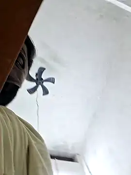 Snapshot of RAYI_Queen_3 chatting on 11-13-25, 05:01 RAYI Queen 3 online show from 11-13-25, 05:01