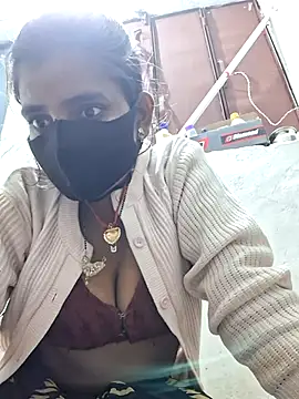 Snapshot of RAYI_Queen_3 chatting on 12-14-25, 04:01 RAYI Queen 3 online show from 12-14-25, 04:01