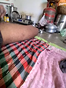 Snapshot of RAYI_Queen_3 chatting on 12-15-25, 04:06 RAYI Queen 3 online show from 12-15-25, 04:06