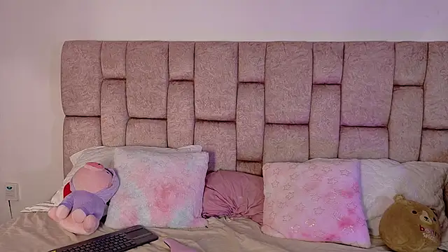 LolaYun online show from 09-23-25, 12:19