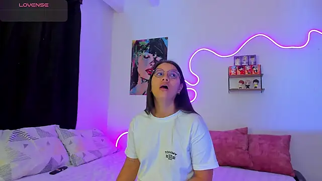 Dilan and Mia online show from 09-28-25, 01:49