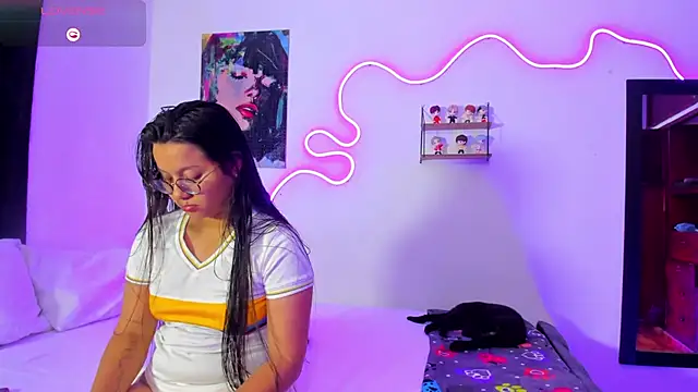 Dilan and Mia online show from 11-19-25, 02:33