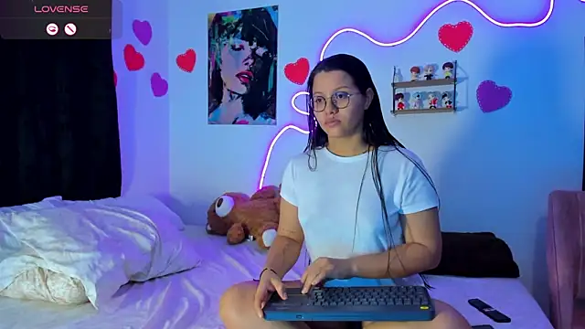 Dilan and Mia online show from 04-11-26, 12:04