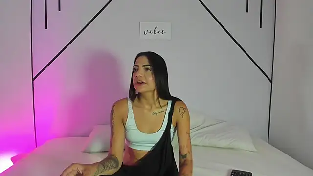 MiahCornell  online show from 10-21-25, 07:58