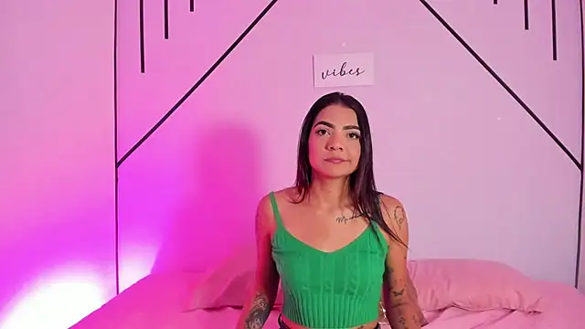 MiahCornell  online show from 11-11-25, 08:53